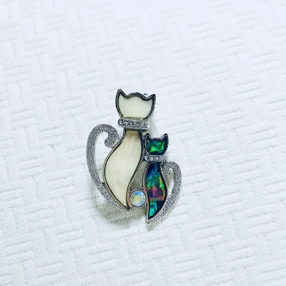 Mother of Pearl Abalone‎ Cat Kitten Pin Brooch